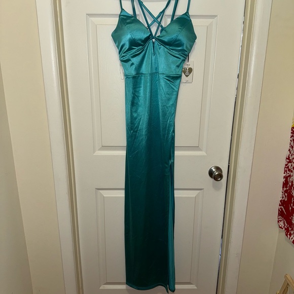 Dresses & Skirts - Elegant Teal Maxi Dress